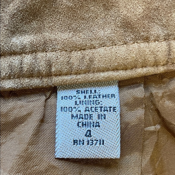 i.e. Tan Suede Miniskirt Size 4 With Tuck Lock Front Pockets - Picture 4 of 5